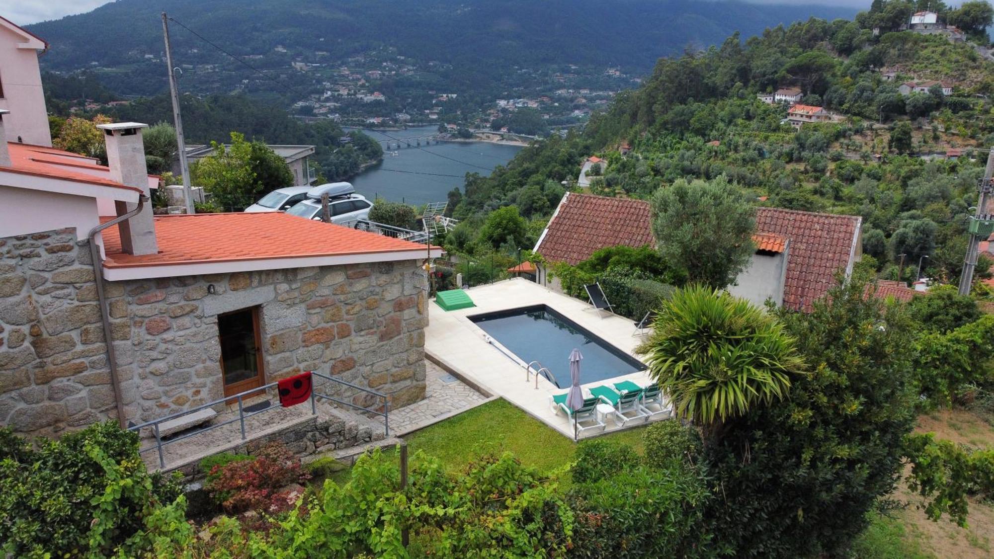 Casa Da Lage - Geres - 1 Lareira Tradicional - 1 Lareira Com Recuperador De Calor Para Aquecimento - Lenha Incluida - Vistas Rio - Piscina Sazonal Dış mekan fotoğraf